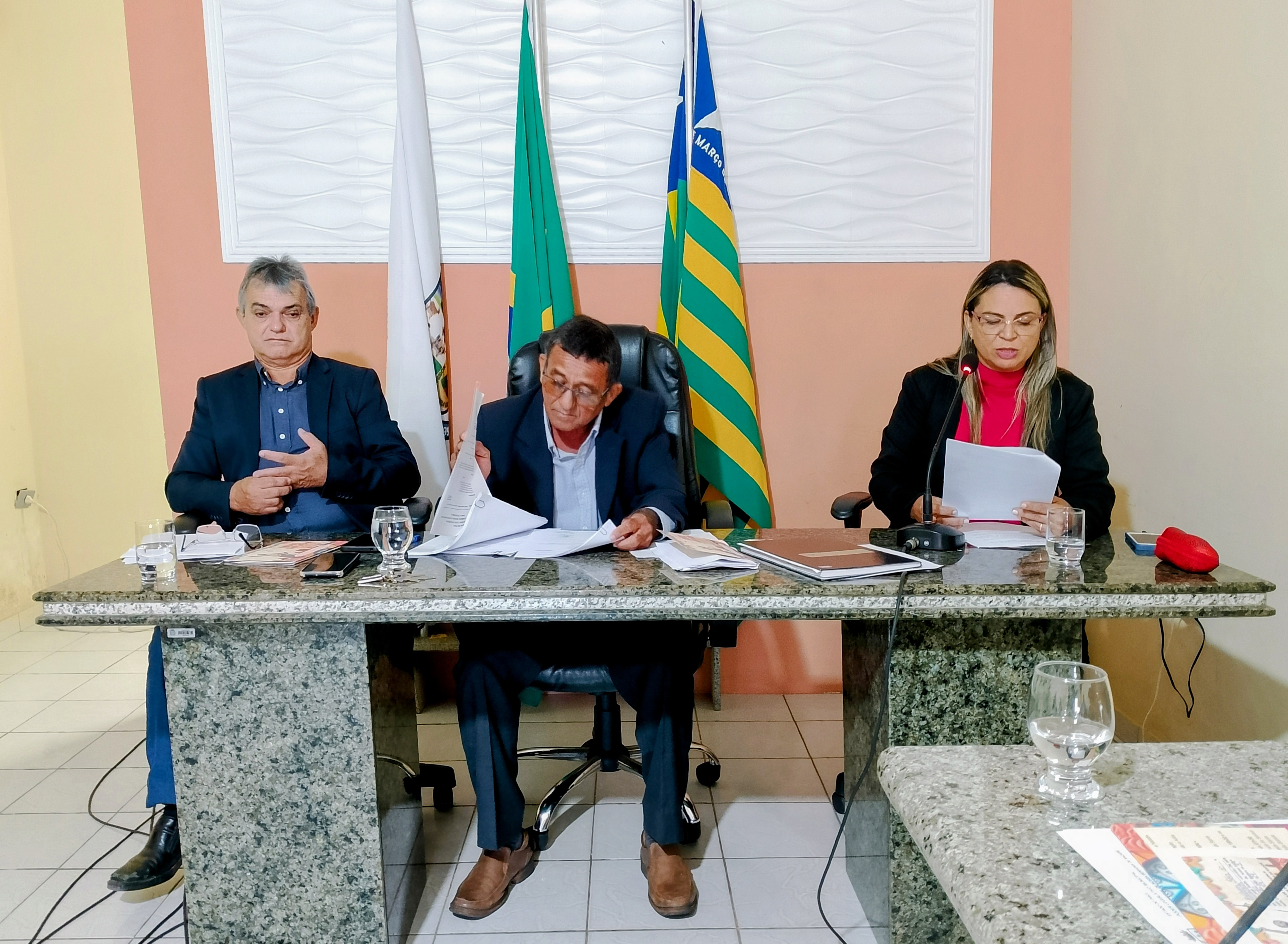 CAMARA MUNICIPAL  APROVA  LOA PARA O ANO 2025